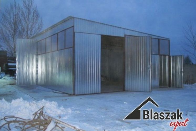 Stawianie blaszanych garaży zimą, na mrozie i w ujemnych temperaturach. 