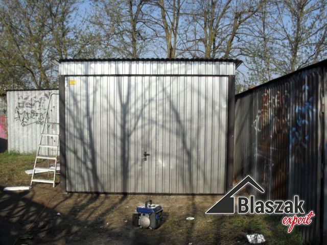 Garaż ocynkowany ocieplony - (3 m x 5 m)