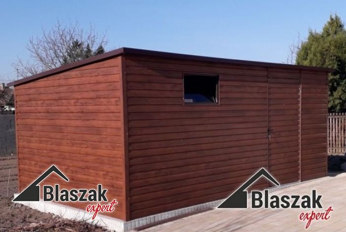 Zalety blaszanego schowka ogrodowego na narzędzia