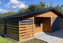 Garaż drewnopodobny z ażurowymi wiatami - (11 m x 6.5m) - zdjęcie 1