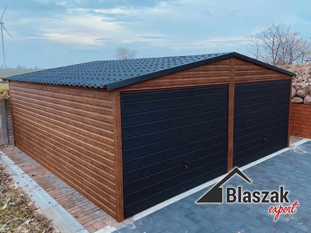 Garaż drewnopodobny z blachodachówką - (6 m x 6 m)