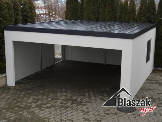 Garaż tynkowany - (4.5 m x 5.085 m)