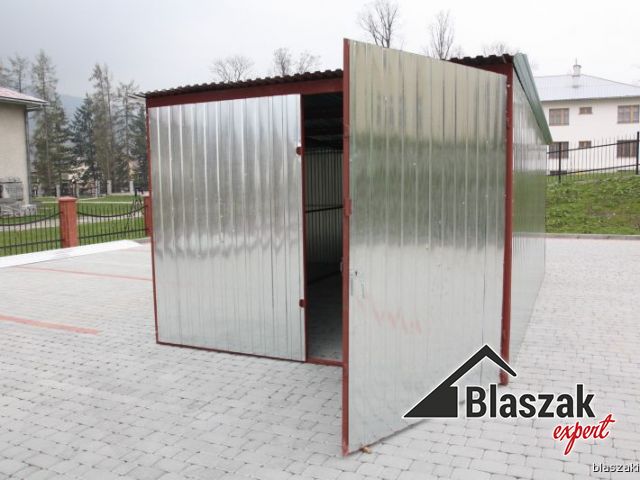 Garaż z konstrukcją z profili zamkniętych - (3 m x 5 m)