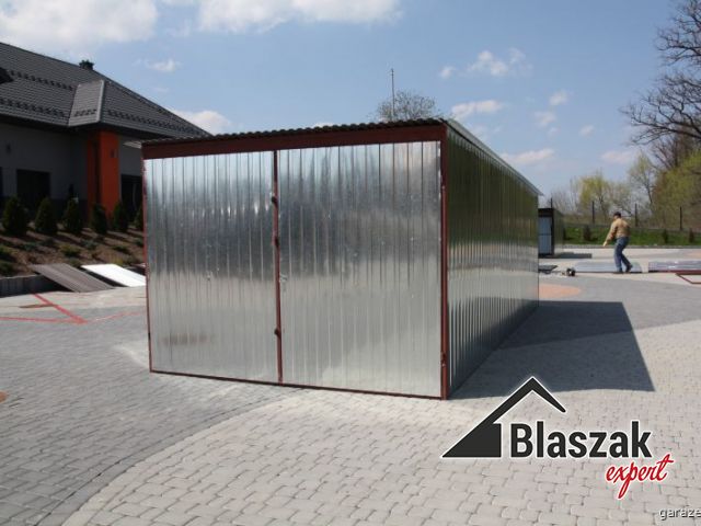 Garaż z konstrukcją z profili zamkniętych - (3 m x 6 m)