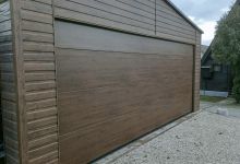 Garaż drewnopodobny z bramą segmentową - (6 m x 6 m) - zdjęcie 1