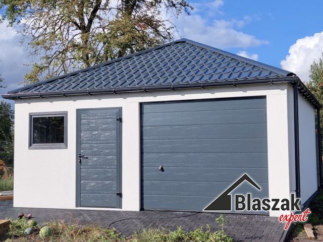 Garaż tynkowany czterospadowy - (5.800 m x 5.885 m)