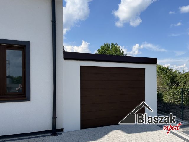 Garaż tynkowany - (3.50 m x 5.485 m)