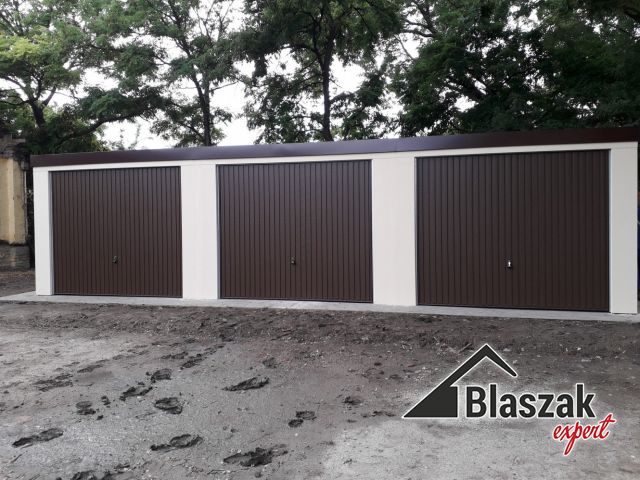 Garaż tynkowany - (9.3 m x 5.485 m)