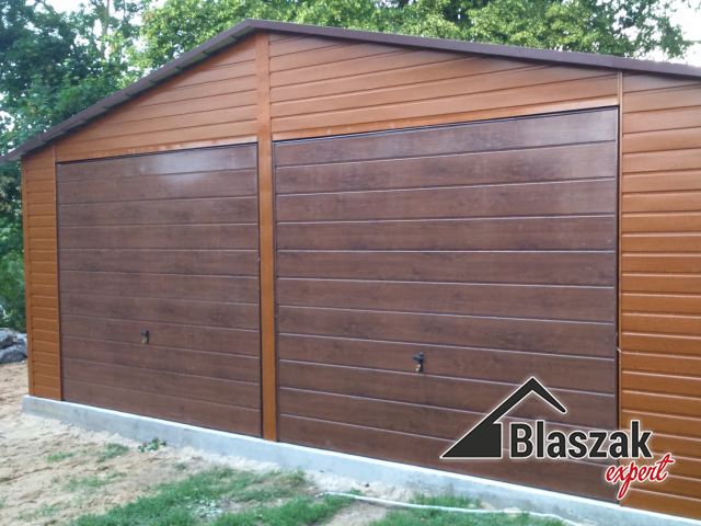 Garaż drewnopodobny z blachodachówką - (7 m x 6 m)