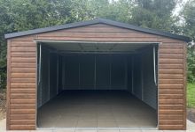 Garaż drewnopodobny złoty dąb czarny dach - (4 m x 6 m) - zdjęcie 2
